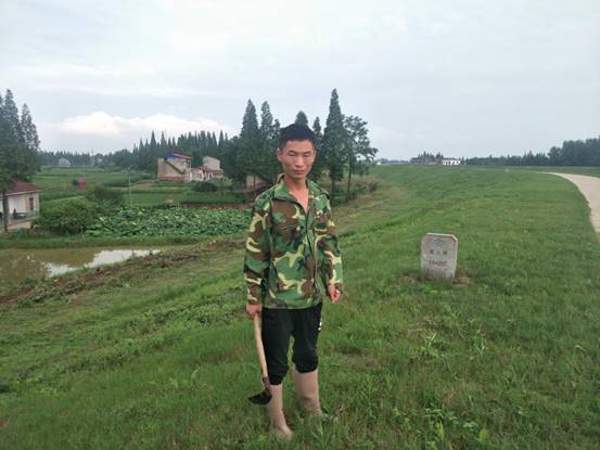 正在清杂的刘洁